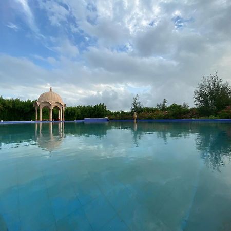City The Village Beach Resort Laeja Bagian luar foto