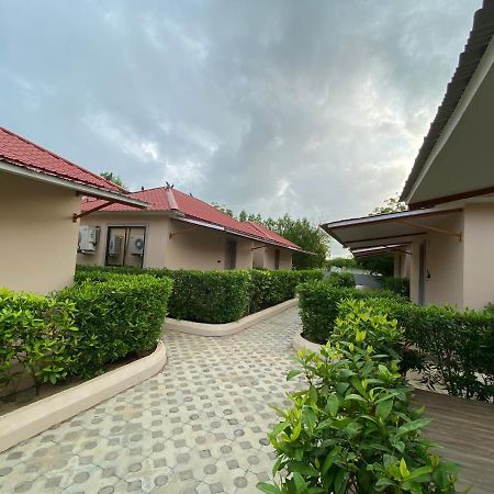 City The Village Beach Resort Laeja Bagian luar foto