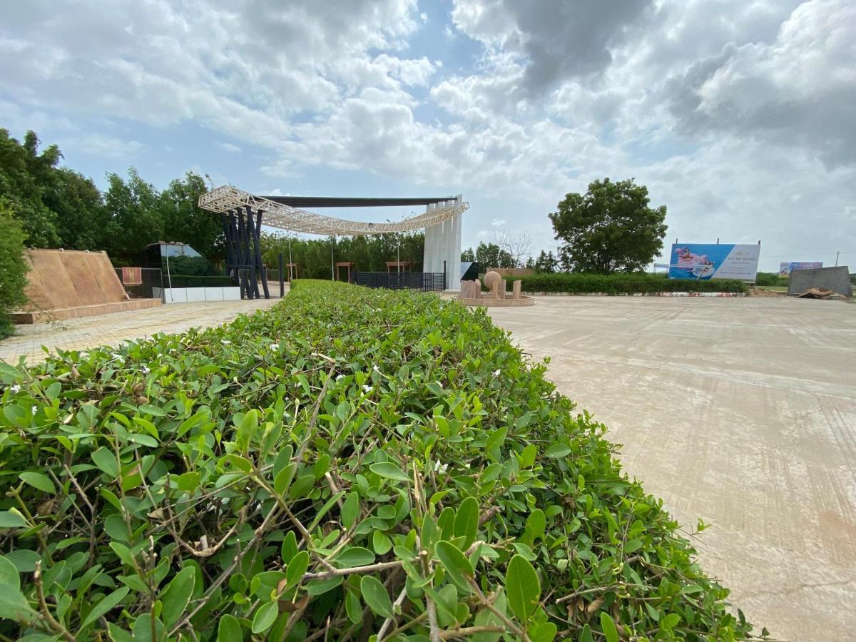 City The Village Beach Resort Laeja Bagian luar foto