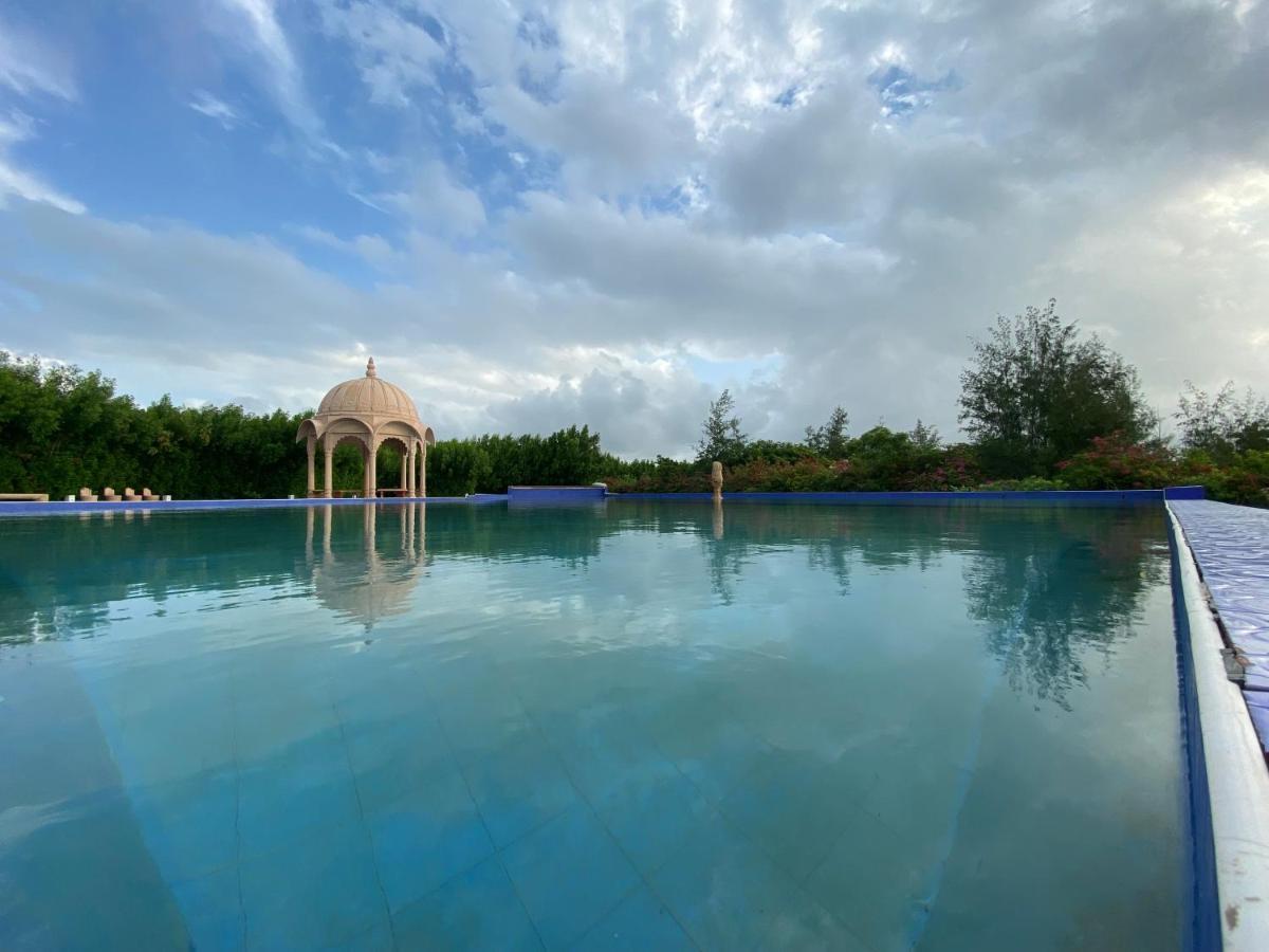 City The Village Beach Resort Laeja Bagian luar foto