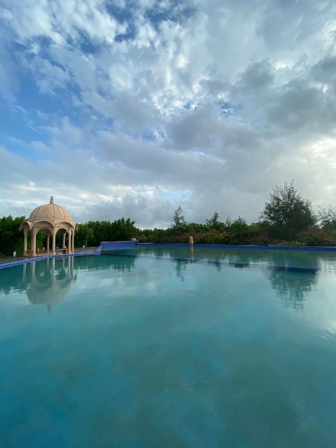 City The Village Beach Resort Laeja Bagian luar foto