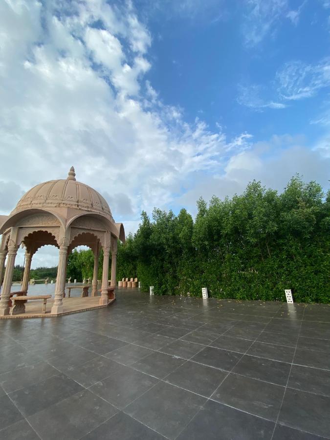 City The Village Beach Resort Laeja Bagian luar foto
