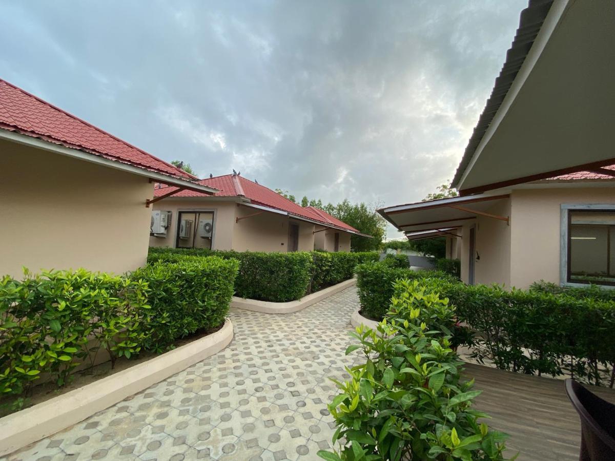City The Village Beach Resort Laeja Bagian luar foto