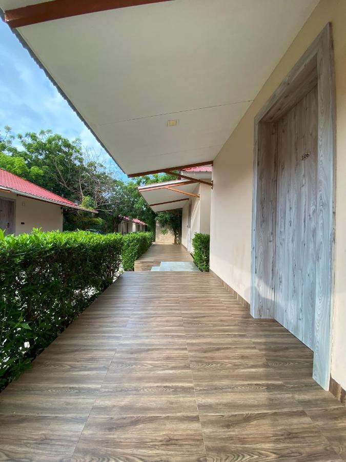 City The Village Beach Resort Laeja Bagian luar foto
