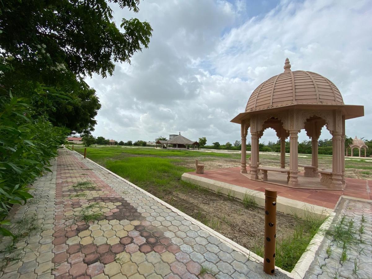 City The Village Beach Resort Laeja Bagian luar foto